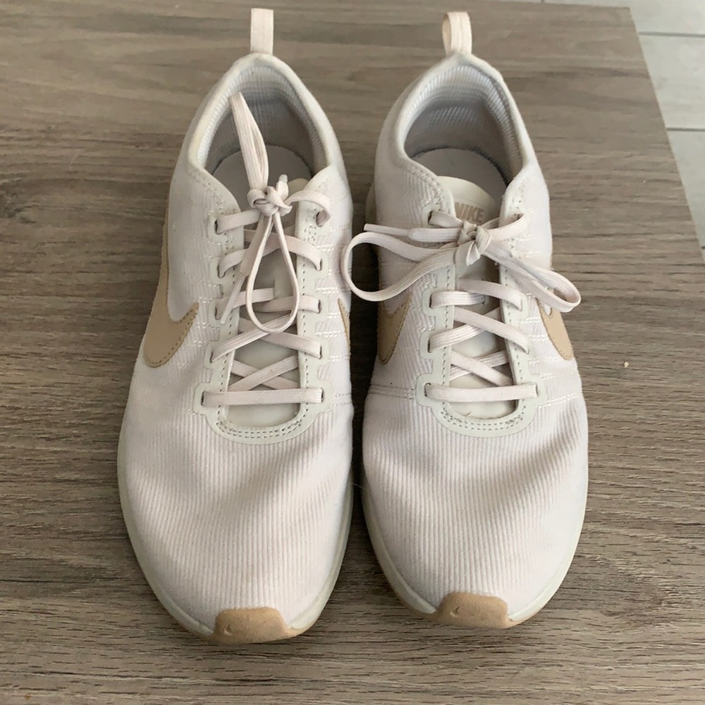 Woman’s dualtone racers